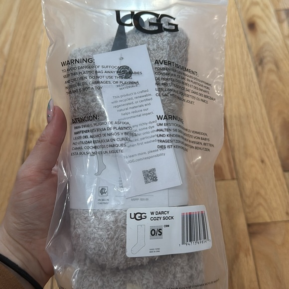 UGG Cream Plush Socks for Ultimate Comfort - Picture 3 of 3